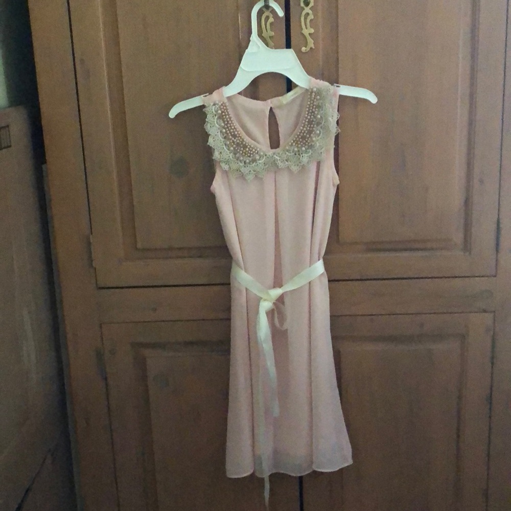 Girls dress size M light pink